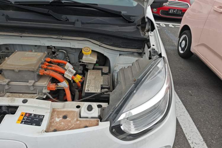 Used Roewe Clever 2021 302 km New Four-Seater Super-Efficient Version Engine Bay Left
