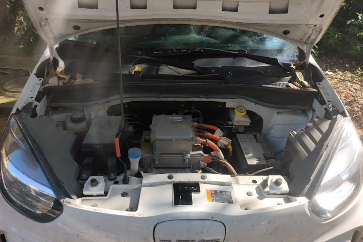 Used Roewe Clever 2021 302 km New Four-Seater Super-Efficient Version Engine Bay
