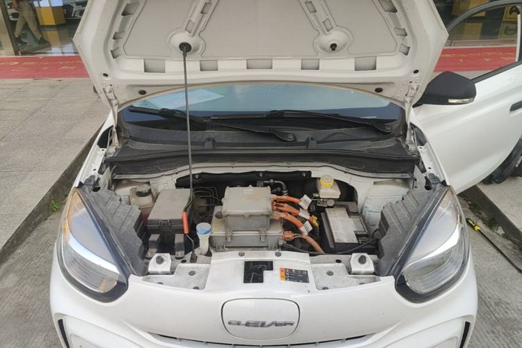 Used Roewe Clever 2021 302 km New Four-Seater Super-Efficient Version Engine Bay