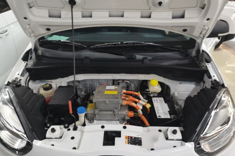 Used Roewe Clever 2021 302 km New Four-Seater Super-Efficient Version Engine Bay