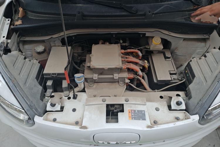 Used Roewe Clever 2021 302 km New Four-Seater Super-Efficient Version Engine Bay