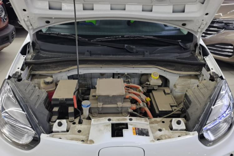 Used Roewe Clever 2021 302 km New Four-Seater Super-Efficient Version Engine Bay