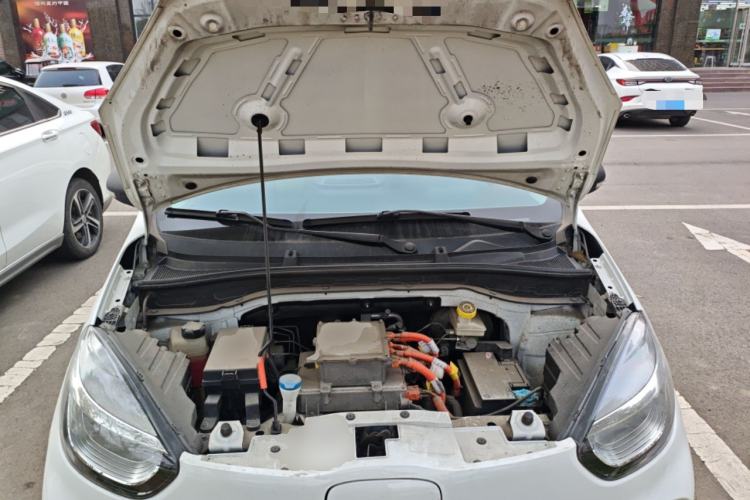 Used Roewe Clever 2021 302 km New Four-Seater Super-Efficient Version Engine Bay