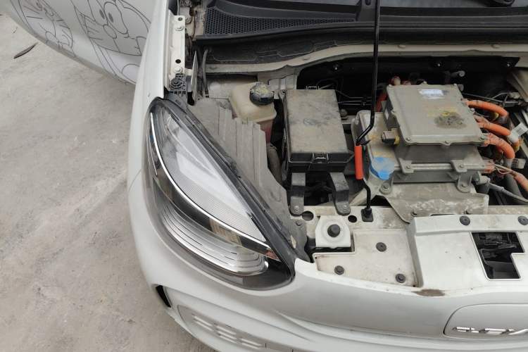 Used Roewe Clever 2021 302 km New Four-Seater Super-Efficient Version Engine Bay Right
