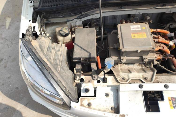 Used Roewe Clever 2021 302 km New Four-Seater Super-Efficient Version Engine Bay Right