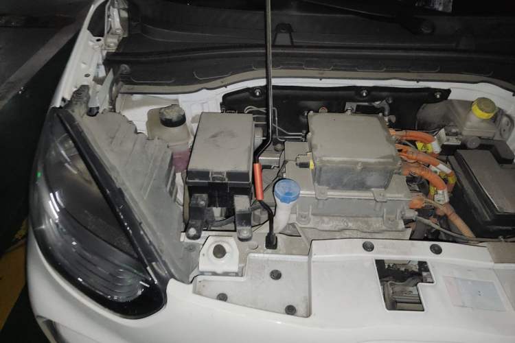 Used Roewe Clever 2021 302 km New Four-Seater Super-Efficient Version Engine Bay Right