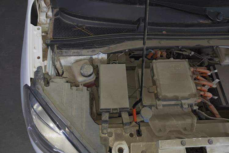 Used Roewe Clever 2021 302 km New Four-Seater Super-Efficient Version Engine Bay Right