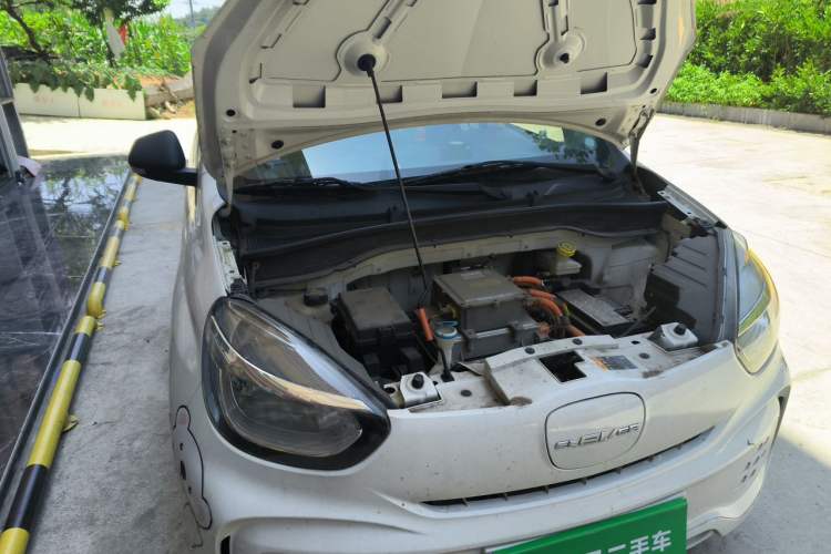 Used Roewe Clever 2021 302 km New Four-Seater Super-Efficient Version Engine Bay Right