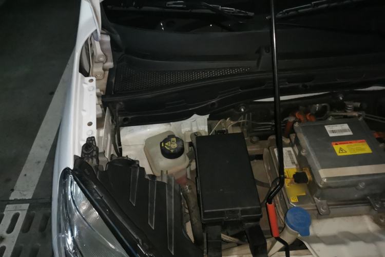 Used Roewe Clever 2021 302 km New Four-Seater Super-Efficient Version Engine Bay Right