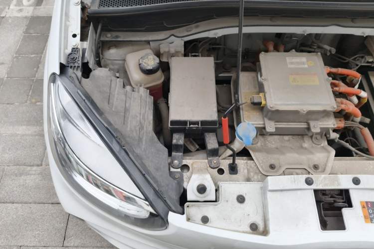 Used Roewe Clever 2021 302 km New Four-Seater Super-Efficient Version Engine Bay Right