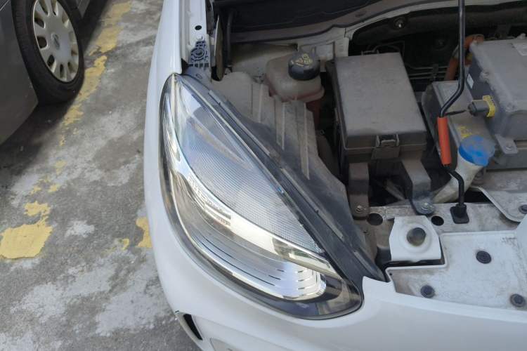 Used Roewe Clever 2021 302 km New Four-Seater Super-Efficient Version Engine Bay Right