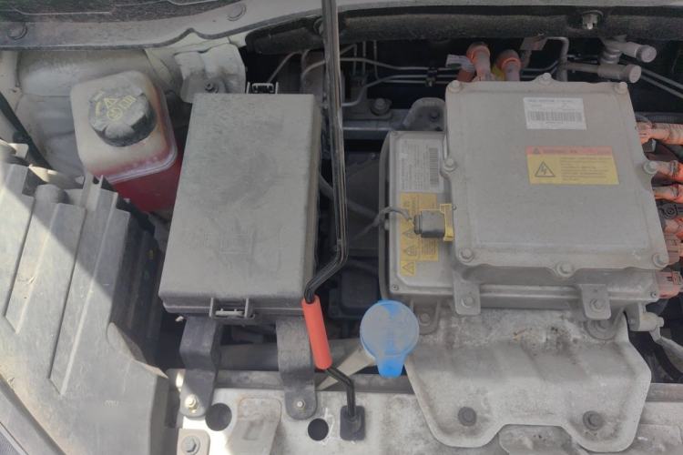 Used Roewe Clever 2021 302 km New Four-Seater Super-Efficient Version Engine Bay Right