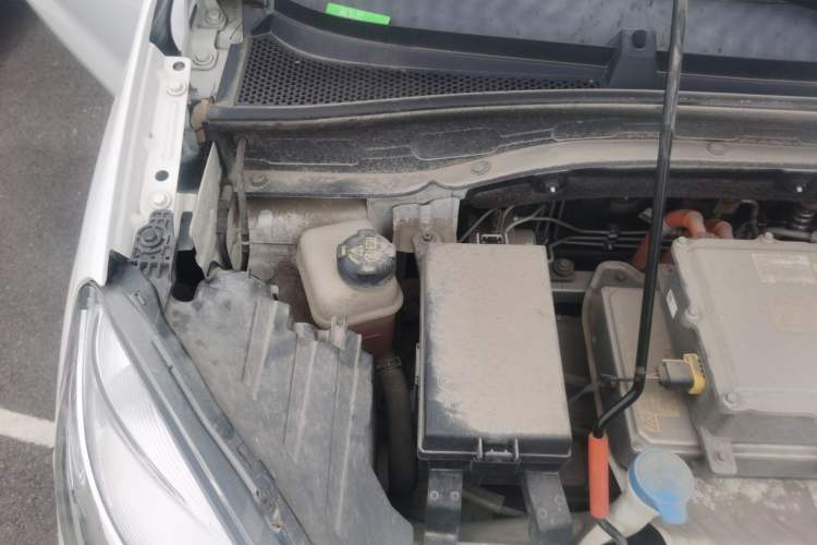 Used Roewe Clever 2021 302 km New Four-Seater Super-Efficient Version Engine Bay Right