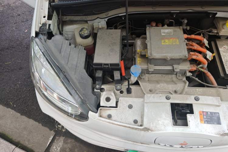 Used Roewe Clever 2021 302 km New Four-Seater Super-Efficient Version Engine Bay Right