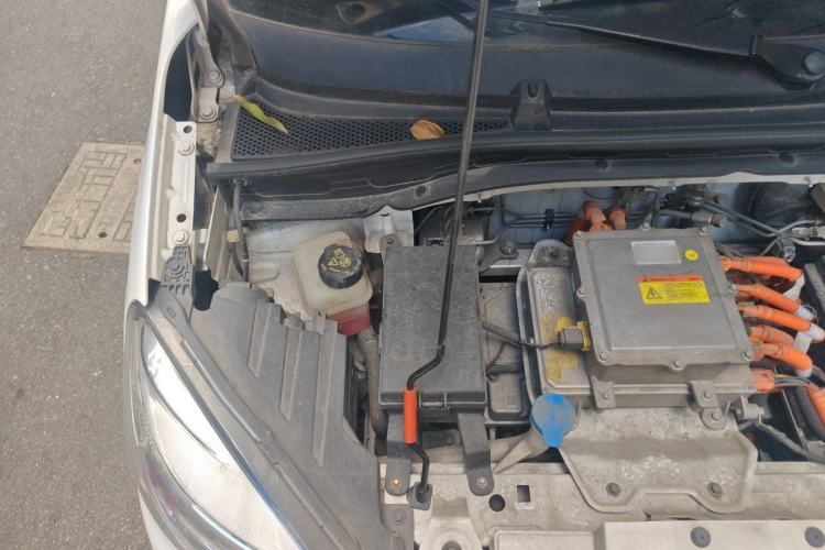 Used Roewe Clever 2021 302 km New Four-Seater Super-Efficient Version Engine Bay Right