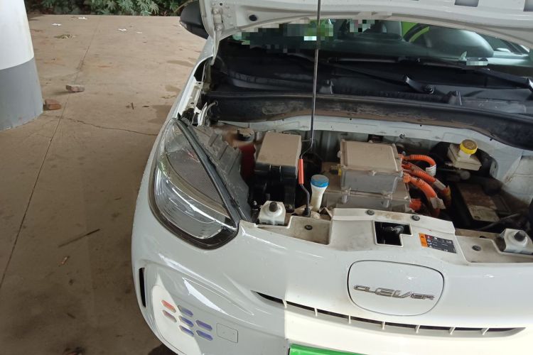 Used Roewe Clever 2021 302 km New Four-Seater Super-Efficient Version Engine Bay Right