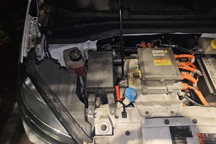 Used Roewe Clever 2021 302 km New Four-Seater Super-Efficient Version Engine Bay Right