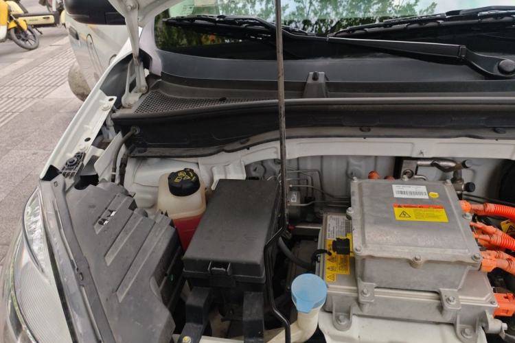 Used Roewe Clever 2021 302 km New Four-Seater Super-Efficient Version Engine Bay Right
