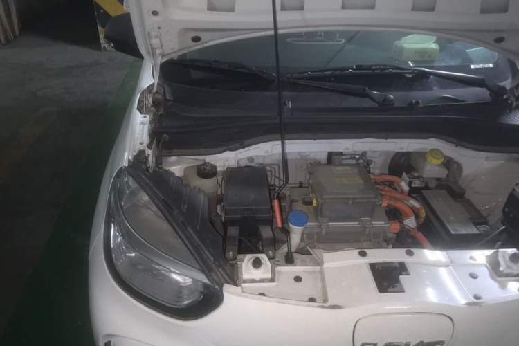 Used Roewe Clever 2021 302 km New Four-Seater Super-Efficient Version Engine Bay Right