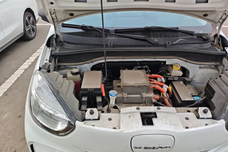 Used Roewe Clever 2021 302 km New Four-Seater Super-Efficient Version Engine Bay Right