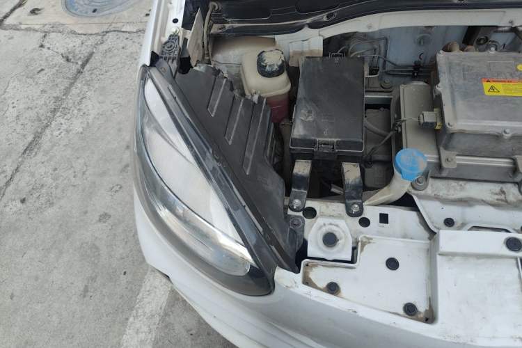Used Roewe Clever 2021 302 km New Four-Seater Super-Efficient Version Engine Bay Right