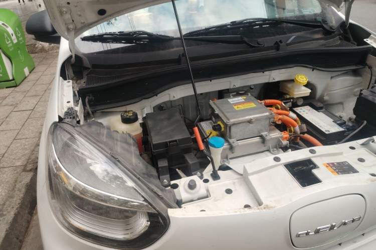 Used Roewe Clever 2021 302 km New Four-Seater Super-Efficient Version Engine Bay Right