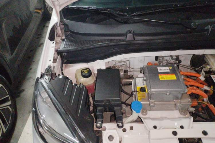 Used Roewe Clever 2021 302 km New Four-Seater Super-Efficient Version Engine Bay Right