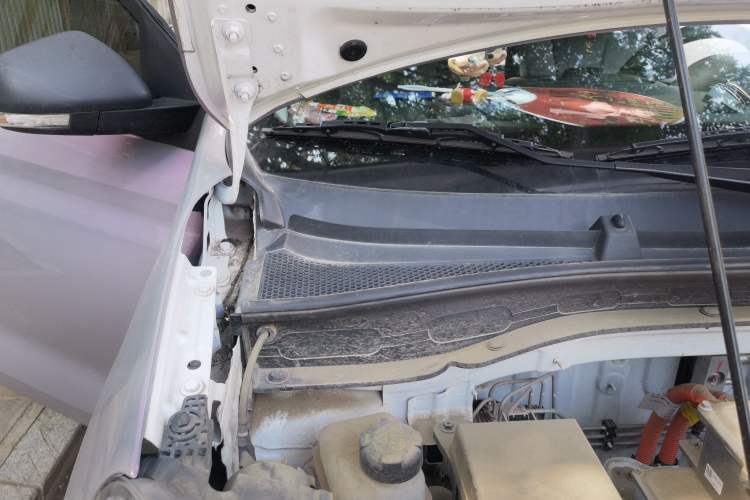 Used Roewe Clever 2021 302km All-Round Version Engine Bay Right