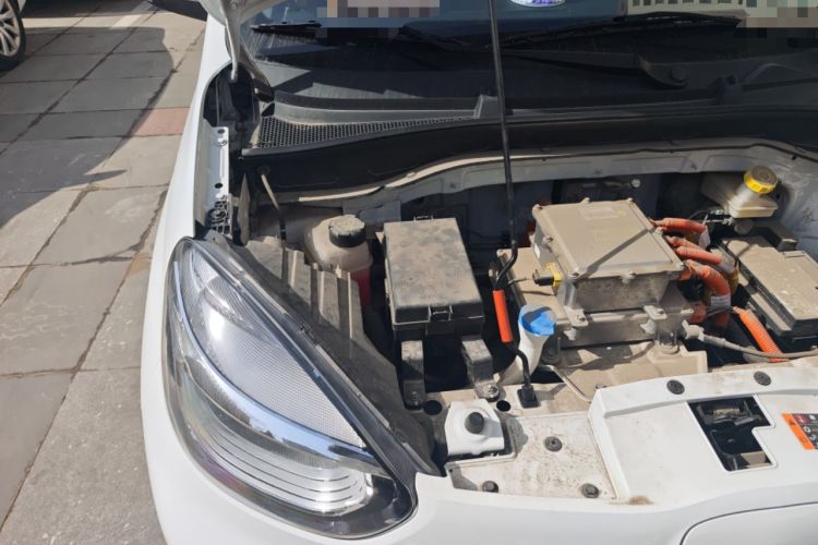 Used Roewe Clever 2021 302 km New Four-Seater Super-Efficient Version Engine Bay Right
