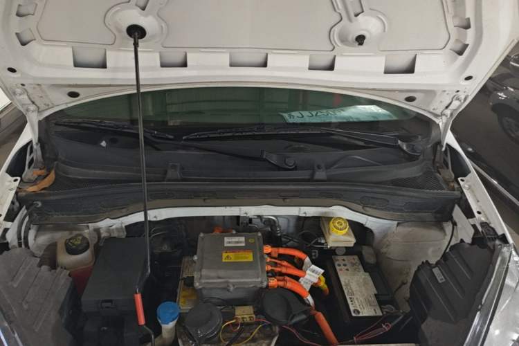 Used Roewe Clever 2021 302 km New Four-Seater Super-Efficient Version Engine Bay