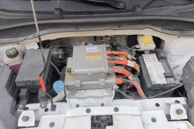 Used Roewe Clever 2021 302 km New Four-Seater Super-Efficient Version Engine Bay