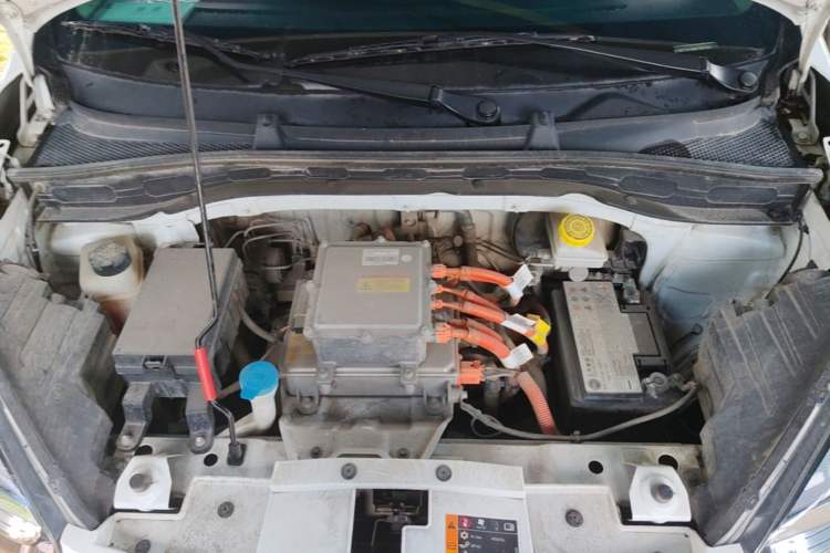 Used Roewe Clever 2021 302 km New Four-Seater Super-Efficient Version Engine Bay