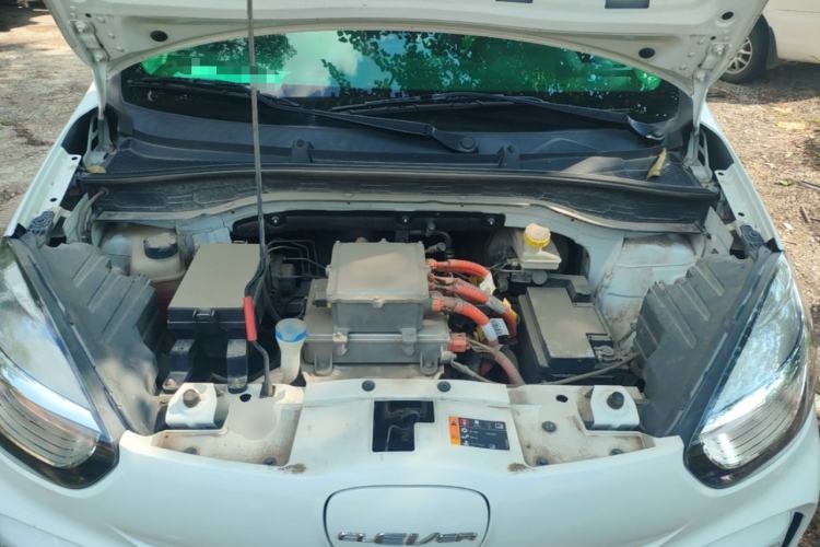 Used Roewe Clever 2021 302 km New Four-Seater Super-Efficient Version Engine Bay