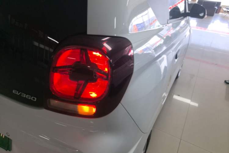 Used Roewe Clever 2021 302 km New Four-Seater Super-Efficient Version Exterior 3