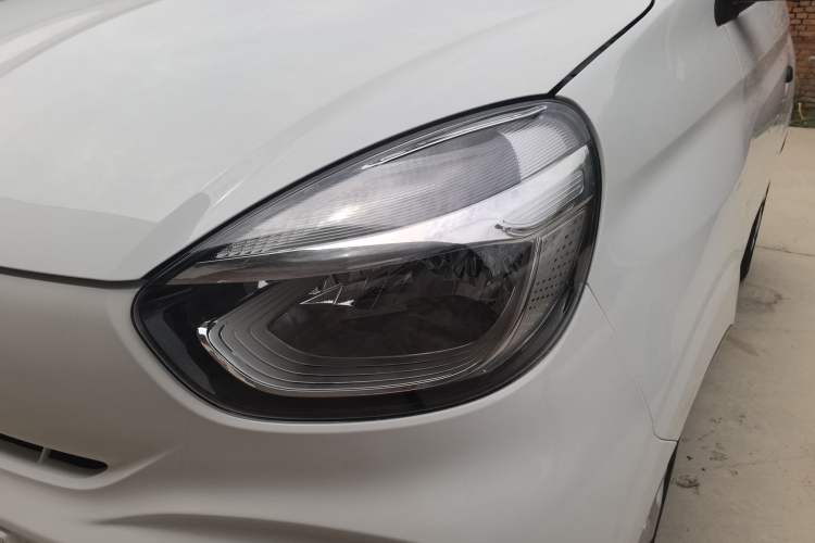 Used Roewe Clever 2021 302 km New Four-Seater Super-Efficient Version Exterior 3