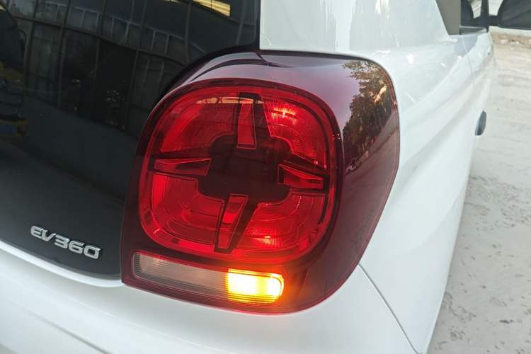 Used Roewe Clever 2021 302km All-Round Version Exterior 3