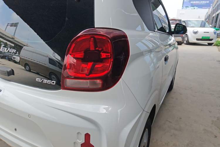 Used Roewe Clever 2021 302km All-Round Version Exterior 3