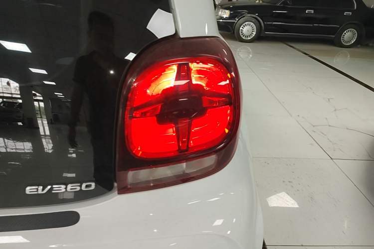 Used Roewe Clever 2021 302 km New Four-Seater Super-Efficient Version Exterior 3