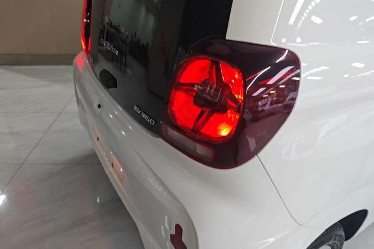 Used Roewe Clever 2021 302 km New Four-Seater Super-Efficient Version Exterior 3