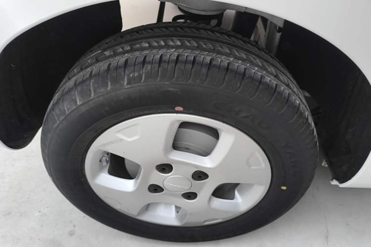 Used Roewe Clever 2021 302 km New Four-Seater Super-Efficient Version Exterior 5
