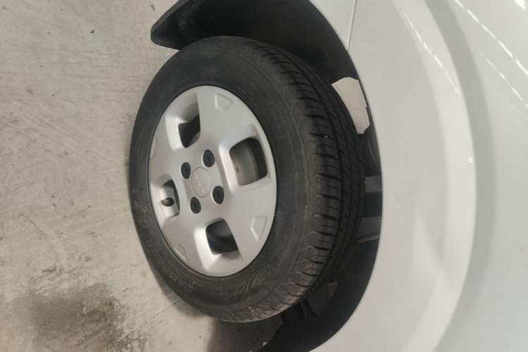 Used Roewe Clever 2021 302 km New Four-Seater Super-Efficient Version Exterior 5