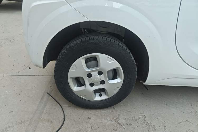 Used Roewe Clever 2021 302km All-Round Version Exterior 5