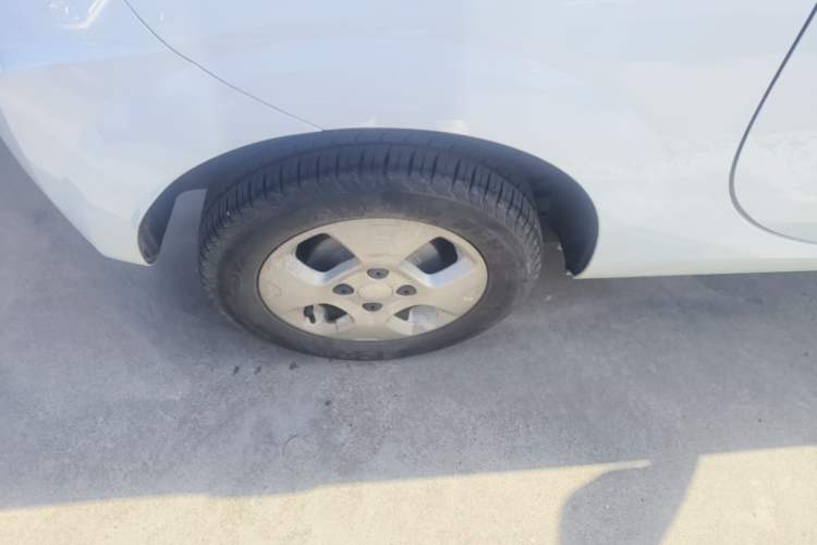 Used Roewe Clever 2021 302 km New Four-Seater Super-Efficient Version Exterior 5