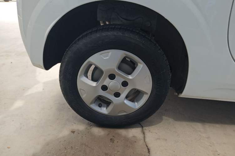 Used Roewe Clever 2021 302km All-Round Version Exterior 5