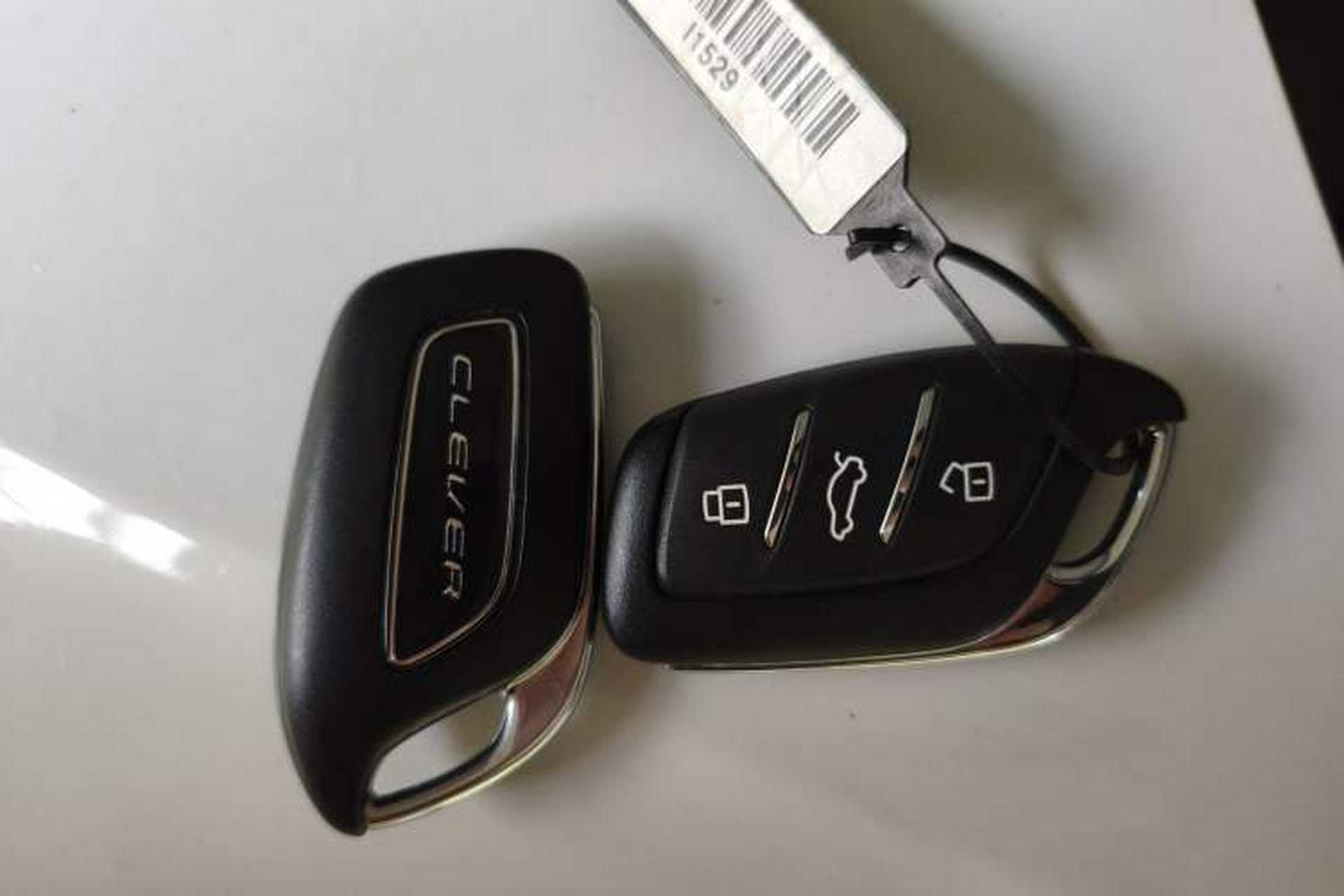 Used Roewe Clever 2021 302 km New Four-Seater Super-Efficient Version Exterior 5