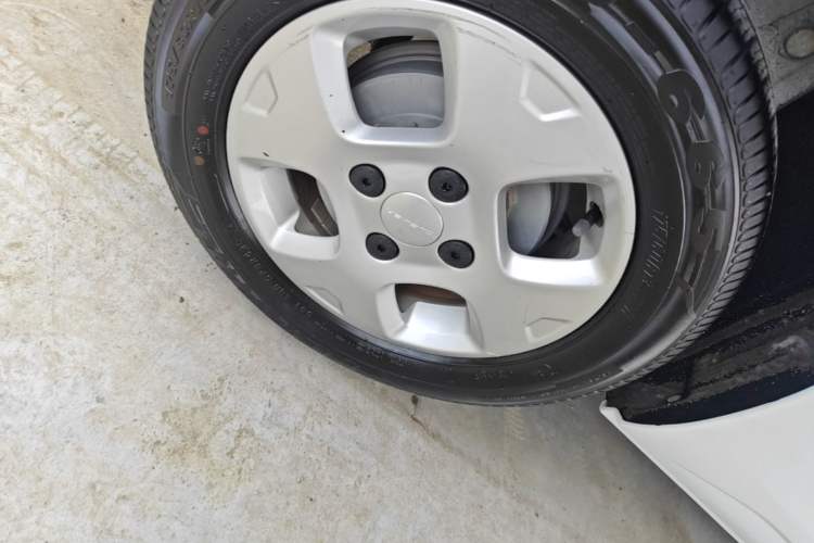 Used Roewe Clever 2021 302 km New Four-Seater Super-Efficient Version Exterior 5