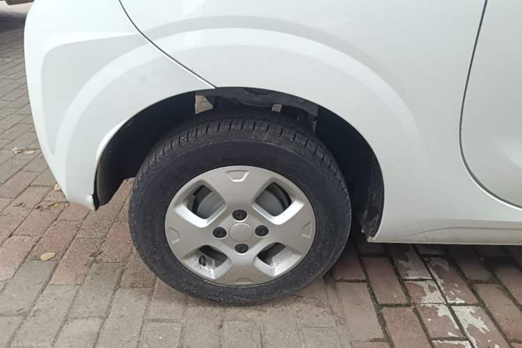 Used Roewe Clever 2021 302 km New Four-Seater Super-Efficient Version Exterior 5