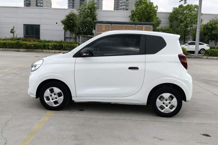 Used Roewe Clever 2021 302 km New Four-Seater Super-Efficient Version Exterior 5