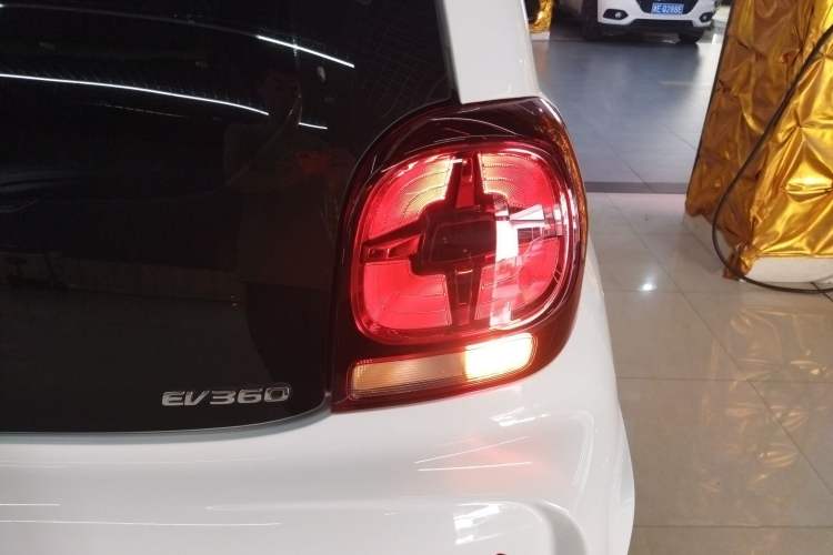 Used Roewe Clever 2021 302 km New Four-Seater Super-Efficient Version Exterior 6