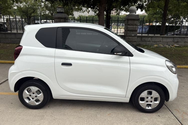 Used Roewe Clever 2021 302 km New Four-Seater Super-Efficient Version Exterior 6